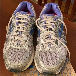 Brooks Ariel 12 Sneakers